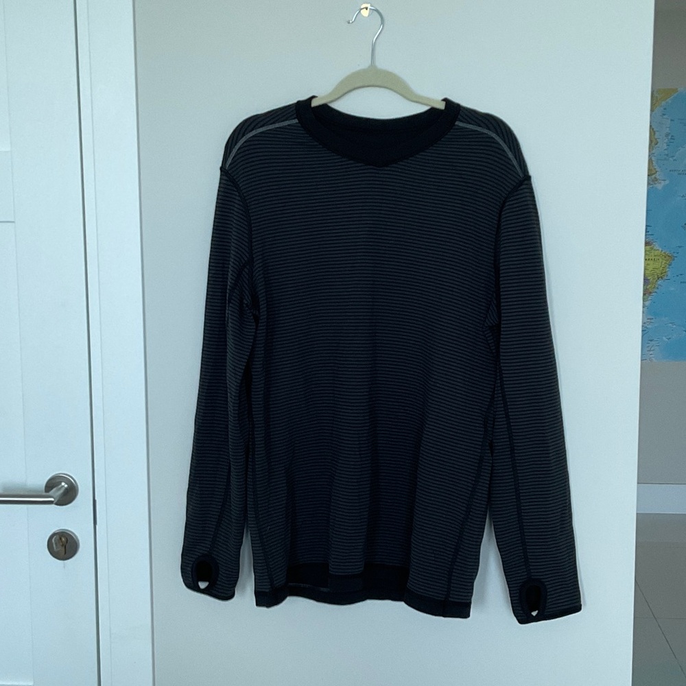 NWOT Lululemon reversibleStriped Black and Gray Long Sleeve Shirt XL